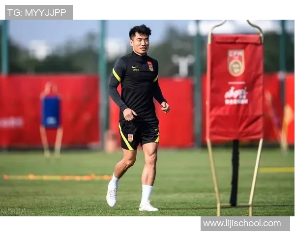 国足换帅引发震动郑智下课内幕揭晓新任主帅坚持带新人入队足协面临困境